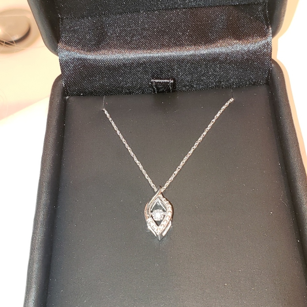 Brand new diamond necklace
